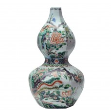 1067 A Wucai gourd vase phoeni & peony decor