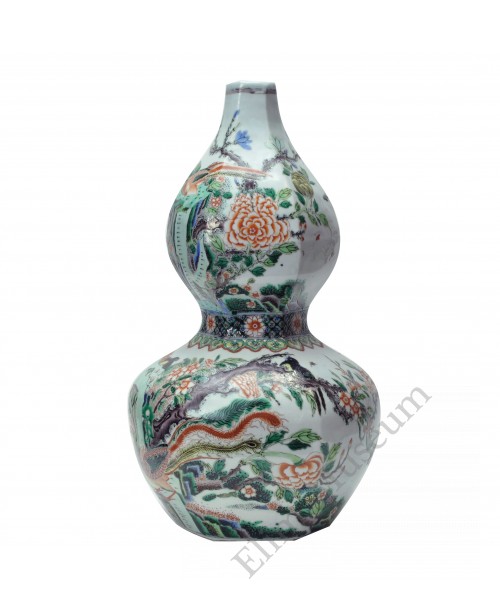 1067 A Wucai gourd vase phoeni & peony decor