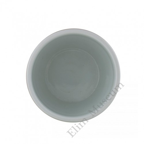 1070 A  Qian-Long Yangcai brush-pot flowers decor