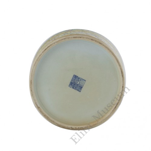 1070 A  Qian-Long Yangcai brush-pot flowers decor