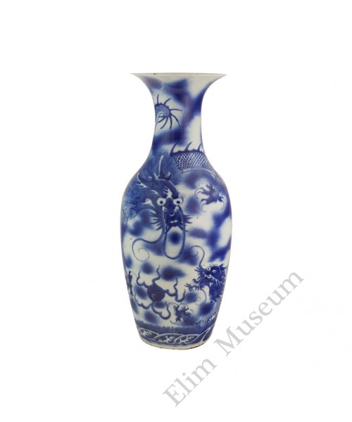 1077 A Shunzhi B&W grand vase with chasing dragons