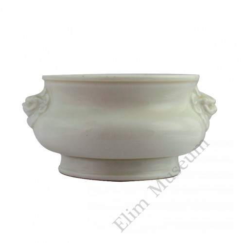 1086  A  Cheng-hua  De-Hua ware incense burner .