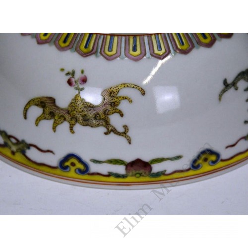 1094 A fengcai auspicious bat and flowers pattern