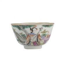  1096 A pair of Tong-Zhi Fencai bowls of girls playing lute  