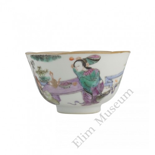  1096 A pair of Tong-Zhi Fencai bowls of girls playing lute  