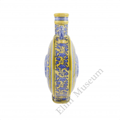  1222   A Qian-long Period Yellow-Ground Moon Flask 